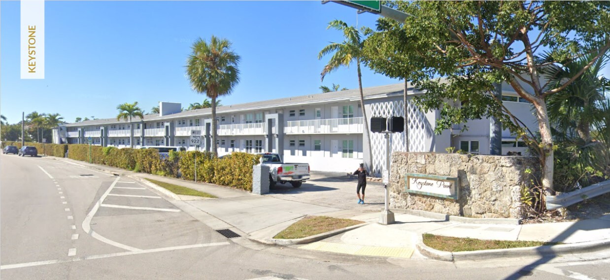 2225 NE 123rd St in North Miami, FL - Building Photo