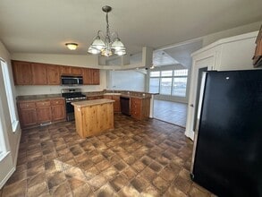 1900 Roberson Ln in Fallon, NV - Building Photo - Building Photo