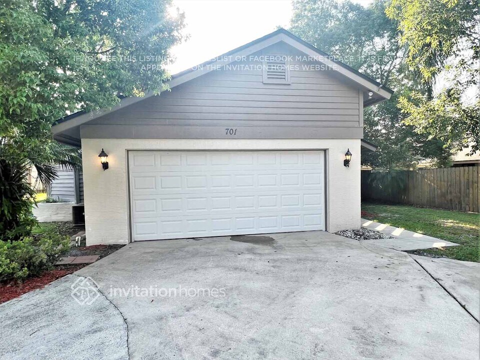 701 Lakeside Pl in Longwood, FL - Building Photo