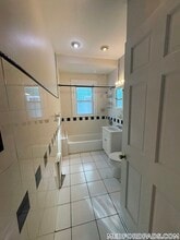 156 Middlesex Ave, Unit B in Medford, MA - Foto de edificio - Building Photo