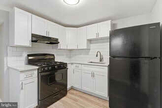 2528 Collins St in Philadelphia, PA - Building Photo - Building Photo