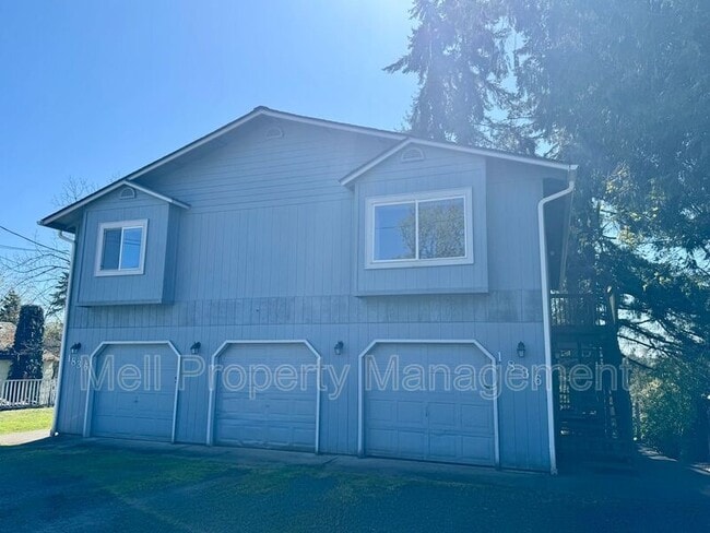 property at 1836 Summit Dr