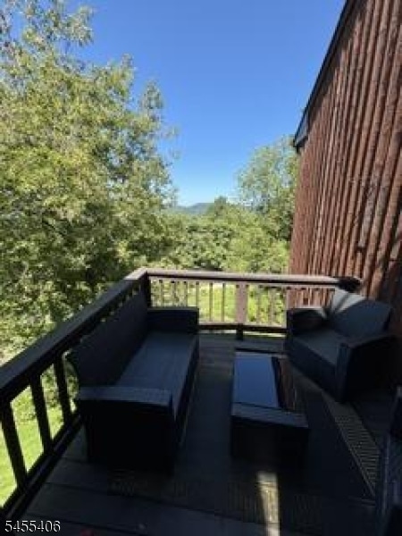 property at 5 Arapahoe Dr