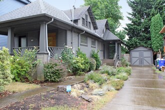 3528 SE Alder St in Portland, OR - Building Photo - Building Photo