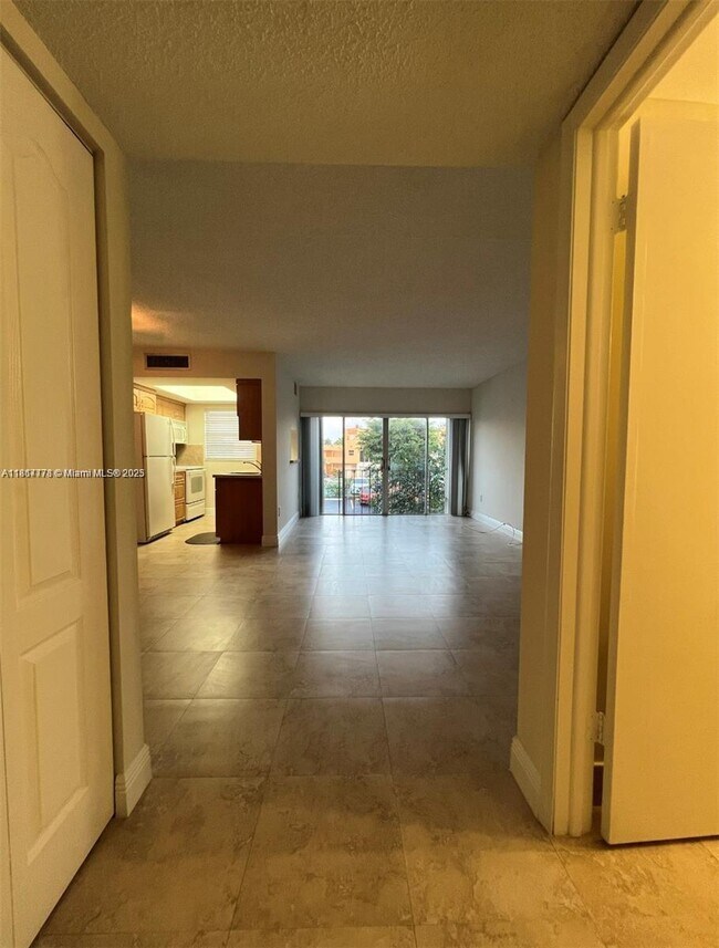 9321 SW 4th St, Unit 209C in Miami, FL - Building Photo - Building Photo
