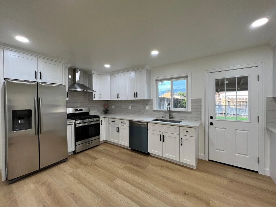5326 Hammill Rd in El Monte, CA - Building Photo