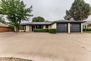 5703 80th St in Lubbock, TX - Building Photo