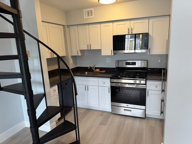 2606 Parrish St, Unit Apt B