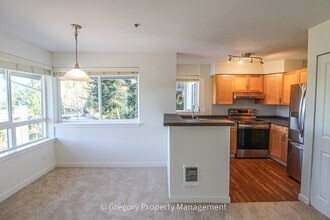 12023 NE 204th Pl in Bothell, WA - Building Photo - Building Photo