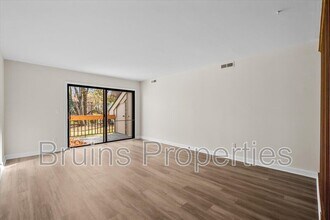 1522 Benjamin Pkwy in Greensboro, NC - Foto de edificio - Building Photo