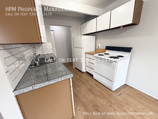 16112 Maple Heights Blvd in Maple Heights, OH - Building Photo - Building Photo