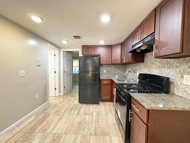 329 Forrest St, Unit 1