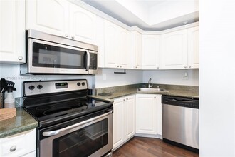 3500 Coral Way, Unit 508 in Coral Gables, FL - Building Photo - Building Photo