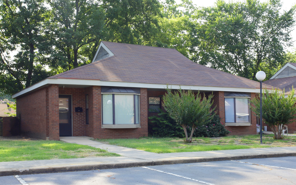 Garden Wall Apartments in Conway, AR - Foto de edificio