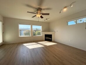 15066 NW Central Dr in Portland, OR - Building Photo - Building Photo