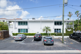 Island Club in Miami Beach, FL - Building Photo - Building Photo