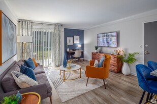 Vetra West End in Nashville, TN - Building Photo