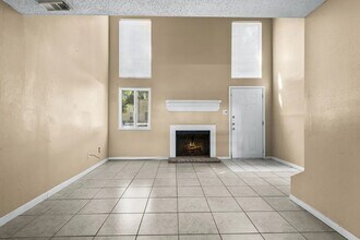 2137 Shiveley Cir in Houston, TX - Building Photo - Building Photo