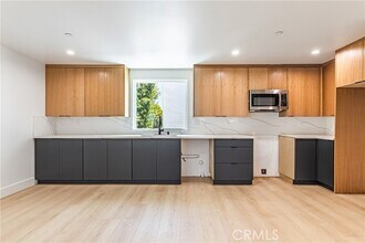 1559 S Ogden Dr in Los Angeles, CA - Building Photo - Building Photo