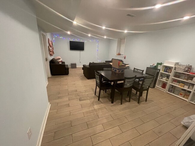 1527-33 W Seybert St