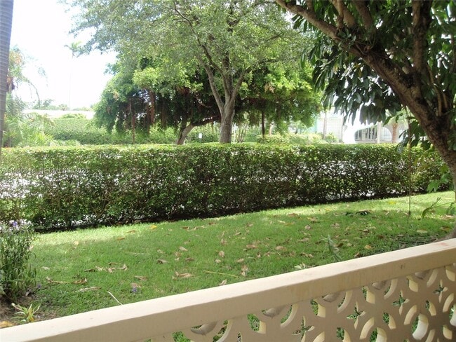 2005 Sans Souci Blvd in North Miami, FL - Building Photo - Building Photo