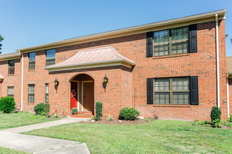 Westwood Apartments in Hampton, VA - Building Photo - Building Photo