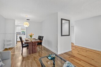 14076 S Forest Oak Cir in Davie, FL - Building Photo - Building Photo