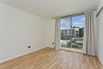 2845 Waialae Ave in Honolulu, HI - Building Photo - Building Photo