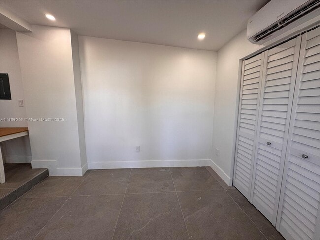 2952 SW 27th Terrace in Miami, FL - Building Photo - Building Photo