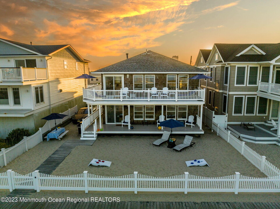 1404 Oceanfront in Lavallette, NJ - Foto de edificio