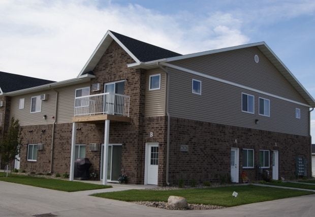Stonebridge Farms Villas in Minot, ND - Building Photo