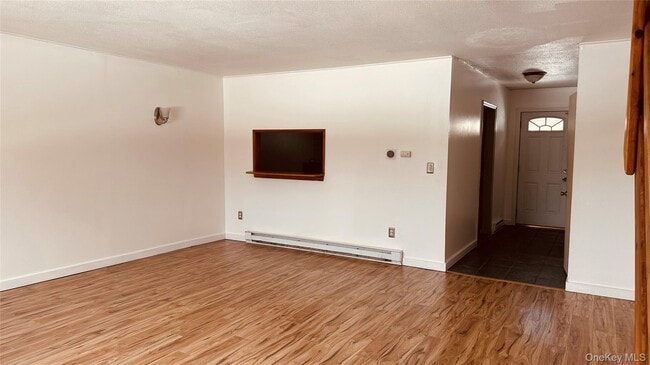 881 Albany Post Rd in New Paltz, NY - Building Photo - Building Photo