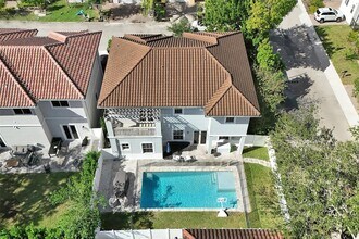 3534 Forest View Cir in Fort Lauderdale, FL - Foto de edificio - Building Photo