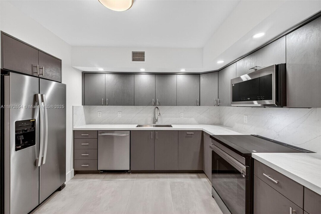 2812 N 46th Ave in Hollywood, FL - Building Photo