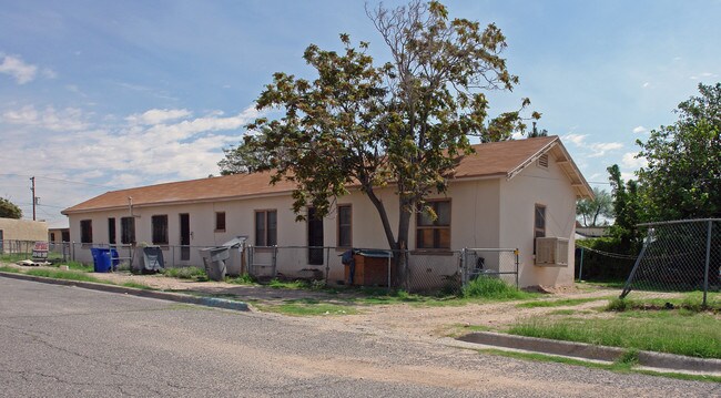 4000-4002 Tularosa Ave in El Paso, TX - Foto de edificio - Building Photo