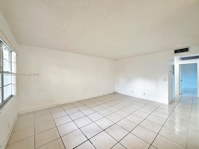251 SW 134th Way in Pembroke Pines, FL - Building Photo - Building Photo