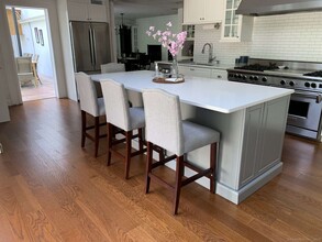 10 Powder Horn Hill Rd in Wilton, CT - Building Photo - Building Photo