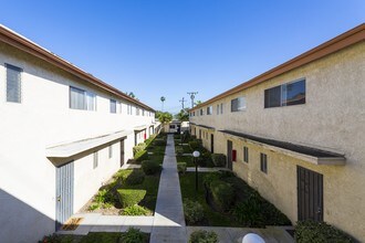 Dale Street Apartments in Garden Grove, CA - Building Photo - Building Photo