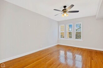 7152 S Cornell Ave in Chicago, IL - Building Photo - Building Photo