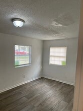 8722 N Brooks St in Tampa, FL - Foto de edificio - Building Photo