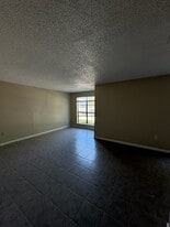 1754 Cedar Lake Dr, Unit D in Baton Rouge, LA - Building Photo