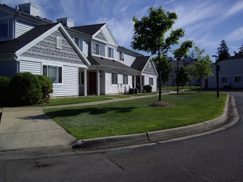 Pinehurst Townhomes in Kalamazoo, MI - Foto de edificio - Building Photo