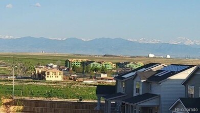 2062 S Fultondale Ct in Aurora, CO - Building Photo - Building Photo