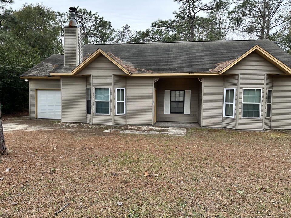 301 John King Rd in Crestview, FL - Building Photo