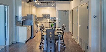 550 W Peachtree St NW in Atlanta, GA - Building Photo - Building Photo
