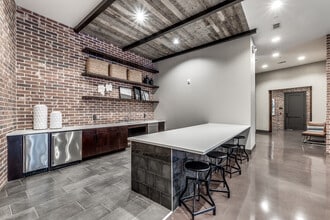 Cedar at the Branch in Dallas, TX - Foto de edificio - Building Photo