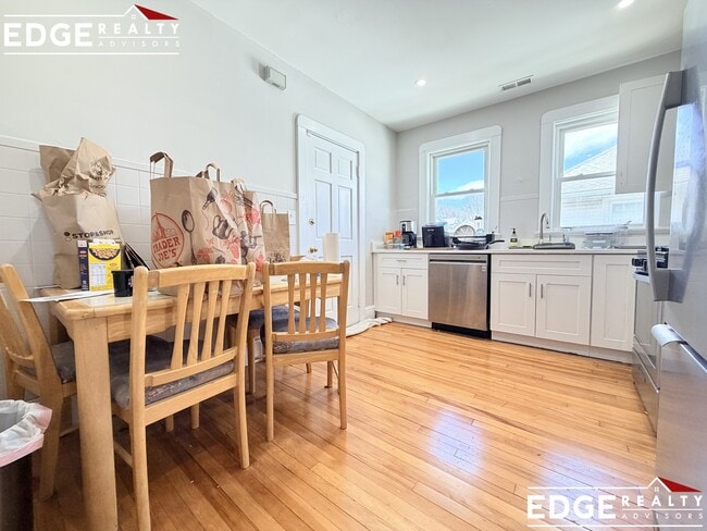 66 Hunnewell Ave in Boston, MA - Foto de edificio - Building Photo