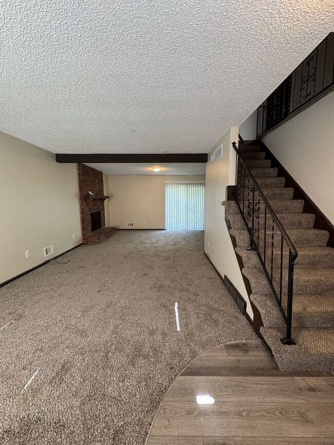 311 Hawthorne Ct in Belton, MO - Building Photo - Building Photo