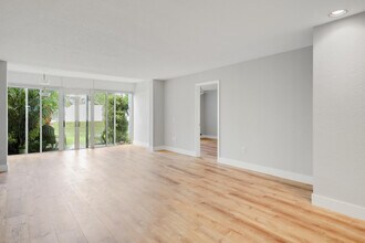 4242 Deste Ct in Greenacres, FL - Building Photo - Building Photo