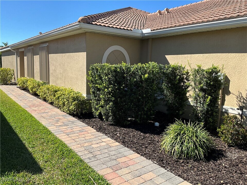 4369 Dutchess Park Rd in Ft. Myers, FL - Building Photo